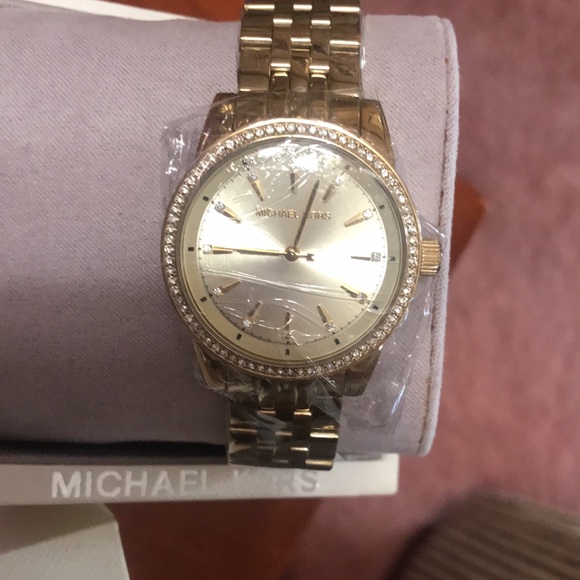 Micheal Kors  NEW gold watch with no tags - Picture 14 of 15